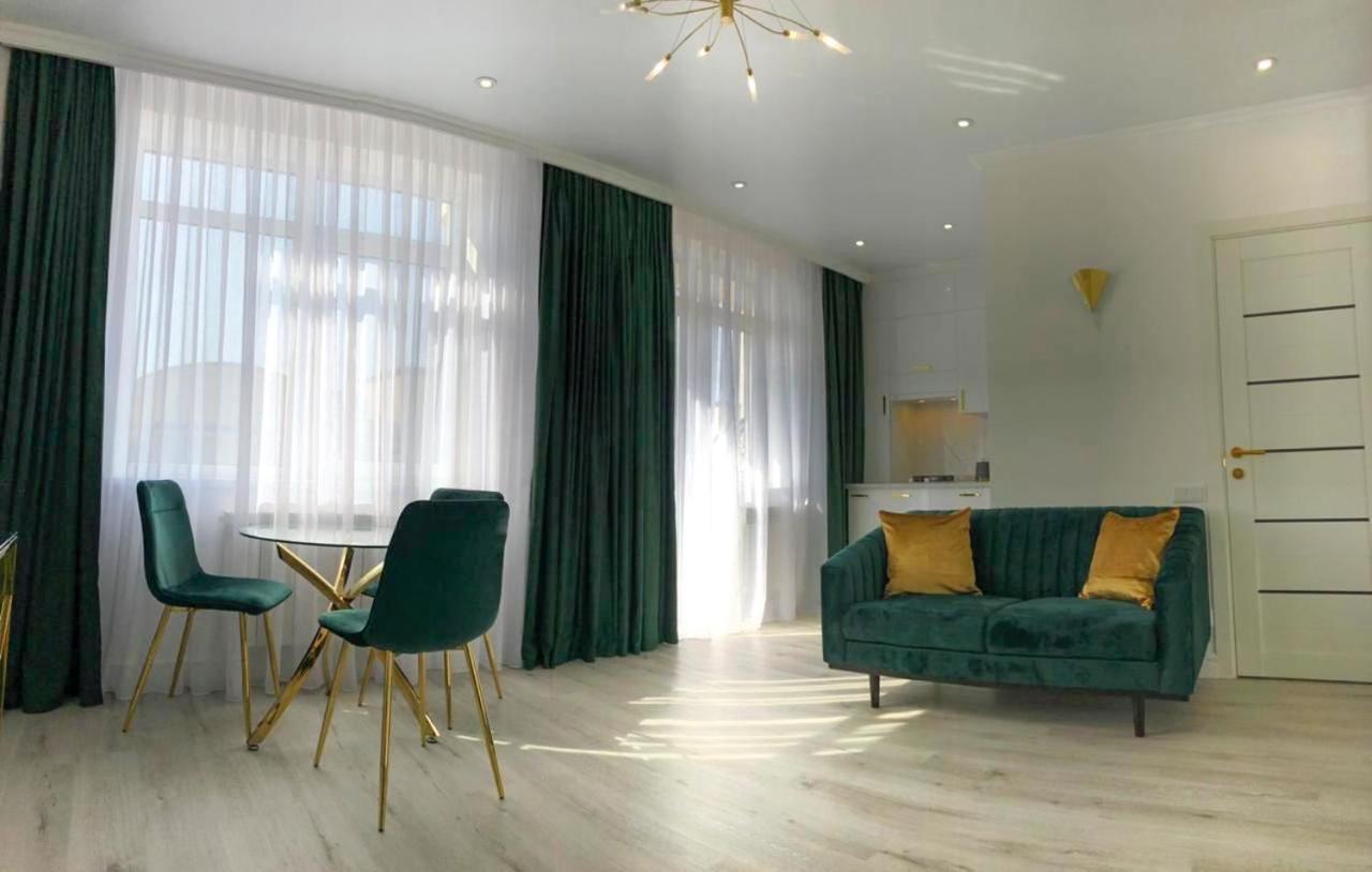 Luxury Emerald Apartments Irpin Exterior foto